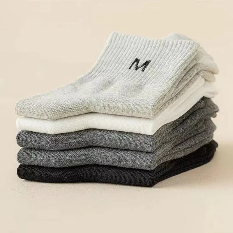 Hot Selling Fashion Colorful Patterns Quarter Crew Men Socks factory